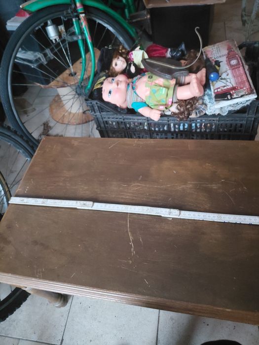 Mesinha antiga de madeira para sala de estar