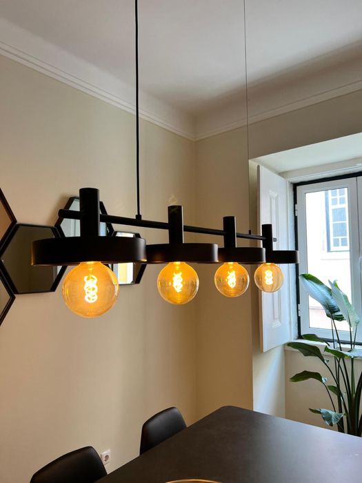 Candeeiro Suspenso Decorativo (4 Lâmpadas) – Estado Impecável