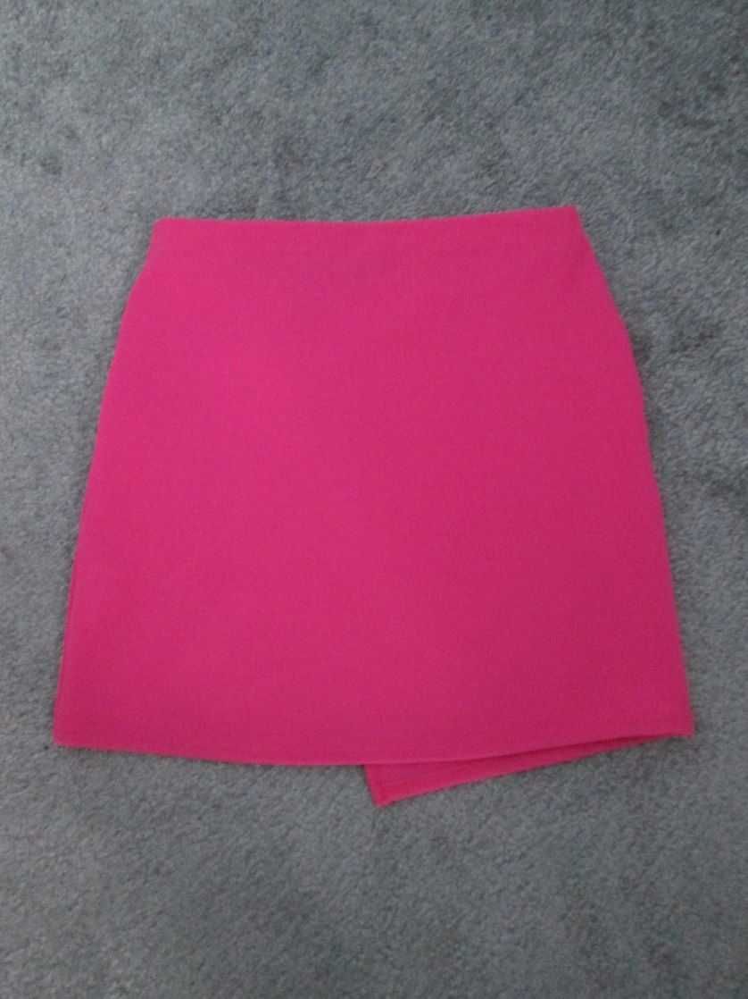 Nowa różowa spódnica mini