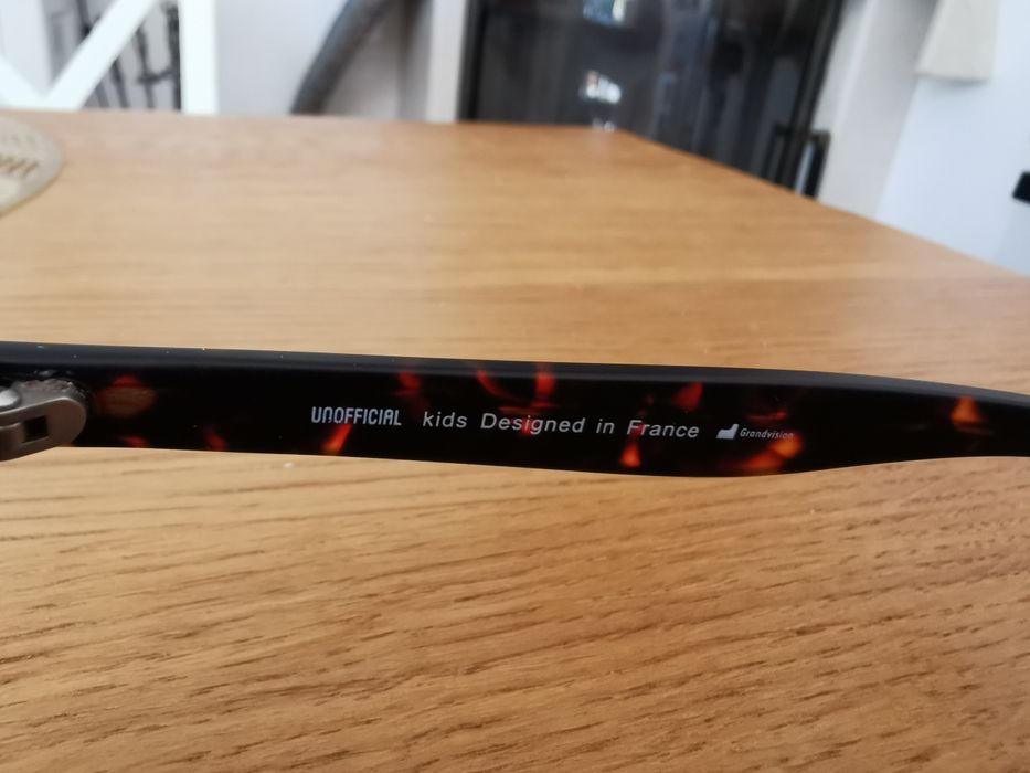 Okulary dziecięce przeciwsłoneczne. Firma Unofficial