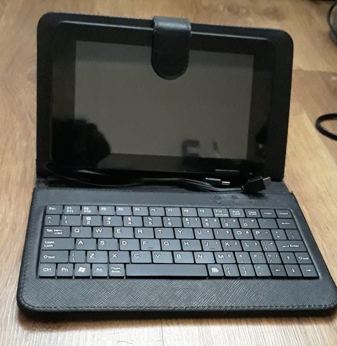 Etui do tabletu z klawiaturą+gratisy