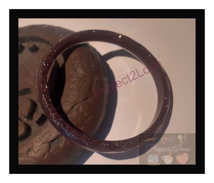 Pulseiras feitas em resina