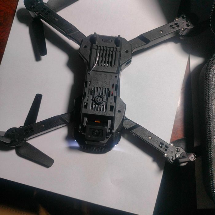 Квадрокоптер з подвійною камерою