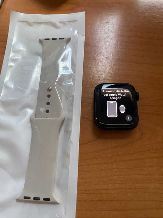 Apple Watch SE (2022) 40mm GPS Aluminum Case