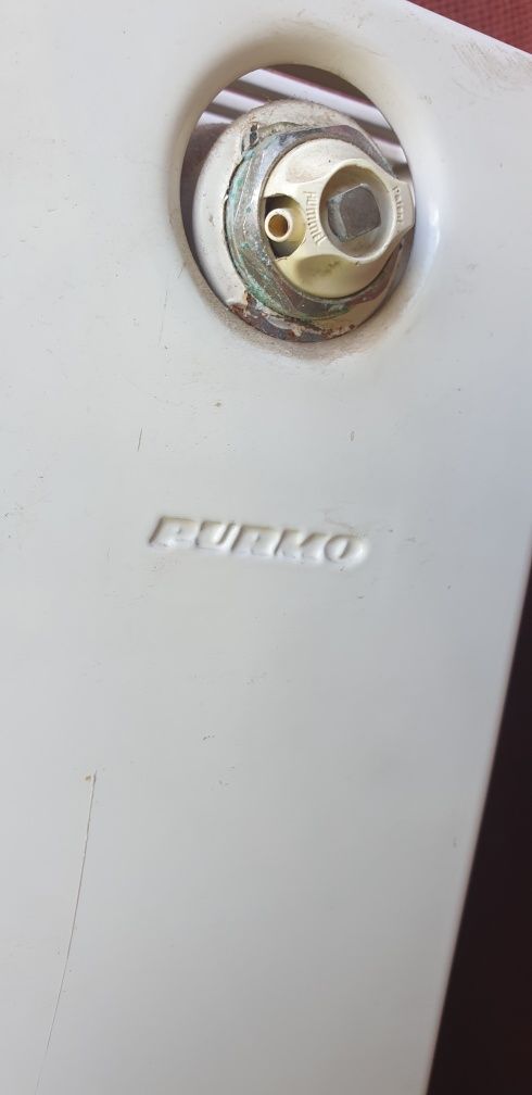 Grzejnik Purmo z zaworem termostatycznym dwupłytowy 40×90 cm