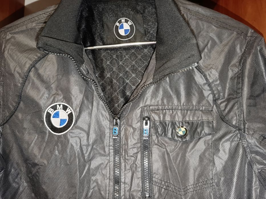 Куртка BMW в дуже гарному стані.Чорно-сірого кольору.