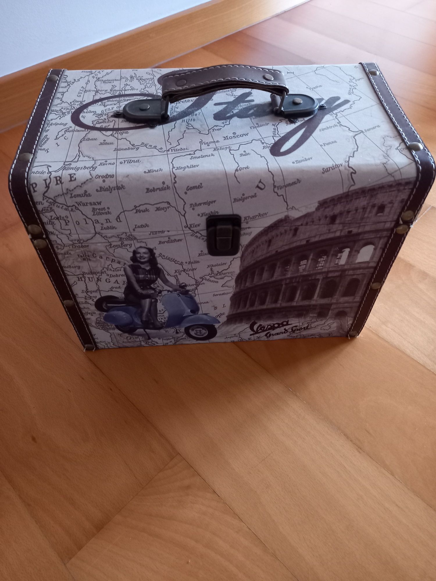 Vendo..2 Malas de Decoração