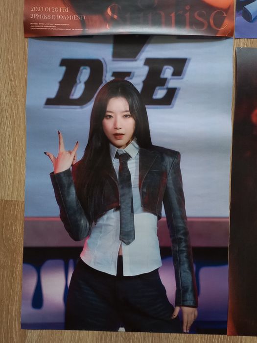 Плакати з k-pop гуртами