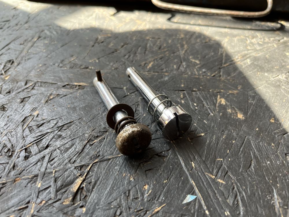 Jawa 175/250 Kiwaczka sruby boczkow narzedziowki oryg