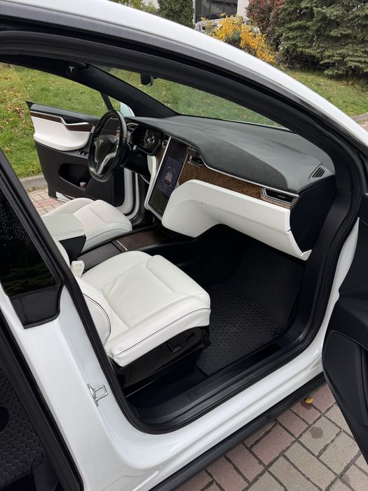 Пподам Tesla Model X