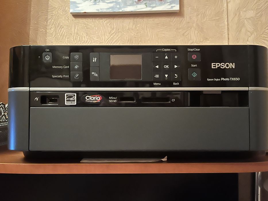 Принтер EPSON працює