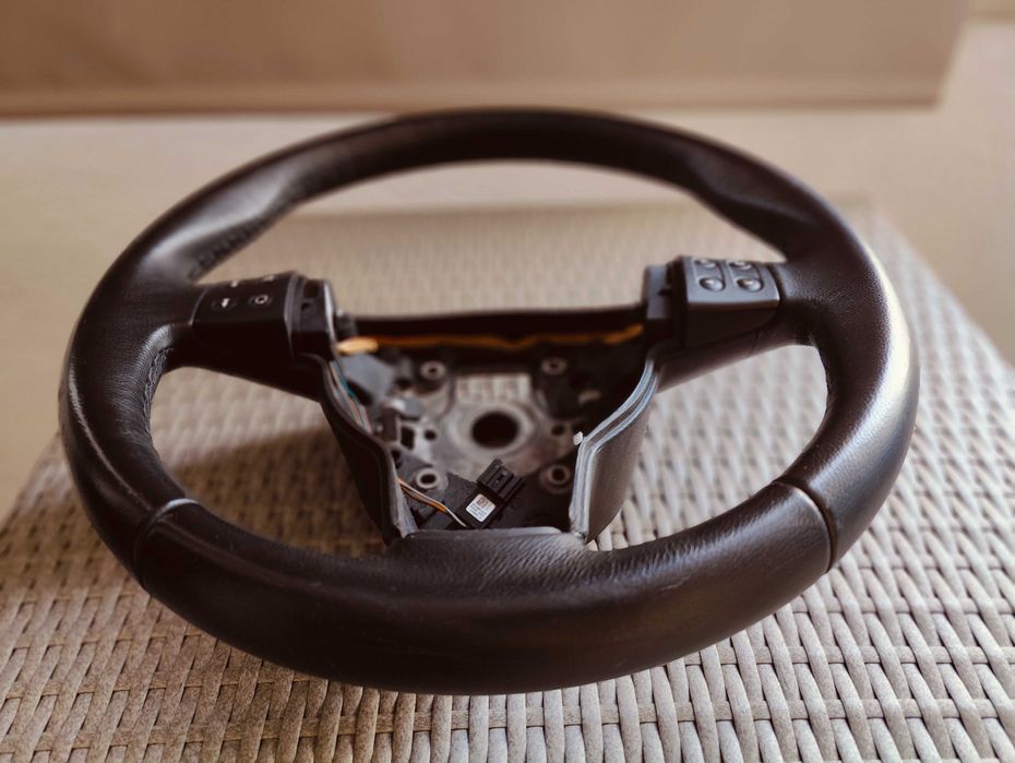 Volante de Leon 1P com comandos sem airbag