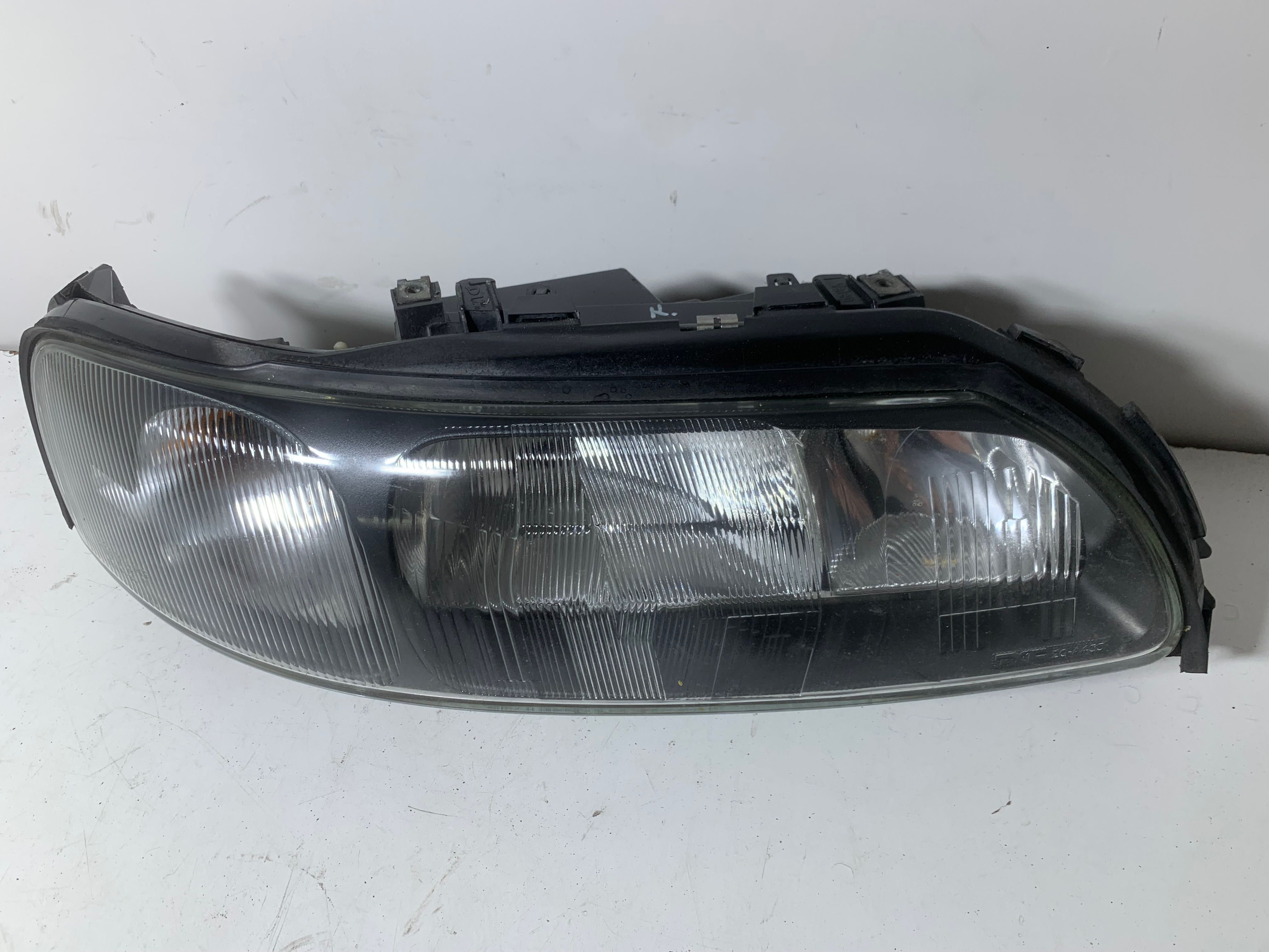 Lampa Prawa PRZÓD Europa V70 II XC70 II