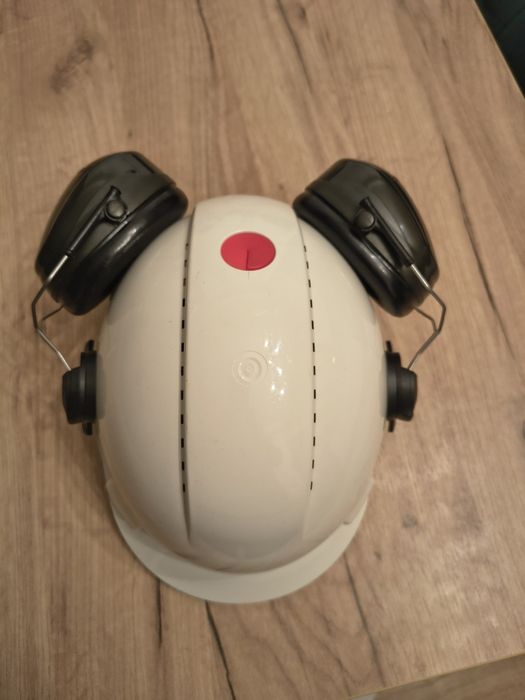 Kask ochronny biały z nausznikami 3M