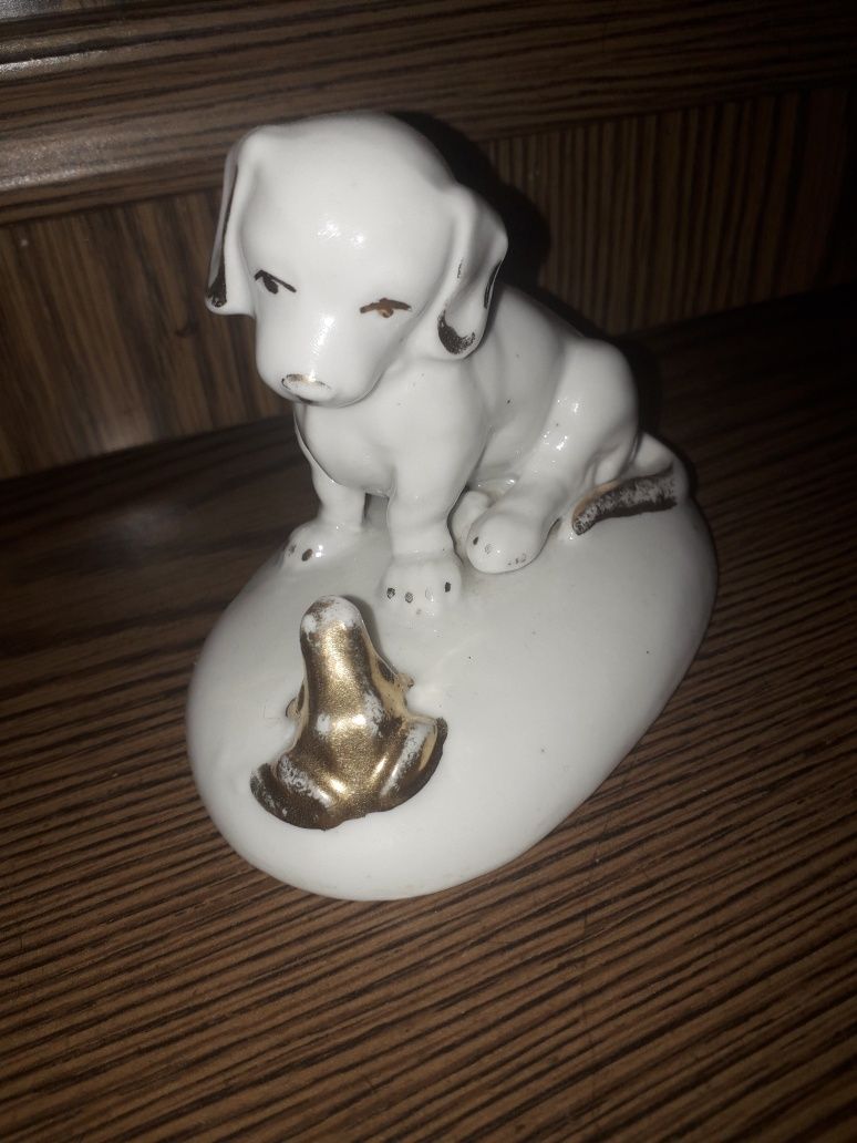 Фарфоровая статуэтка германия собака с лягушкой