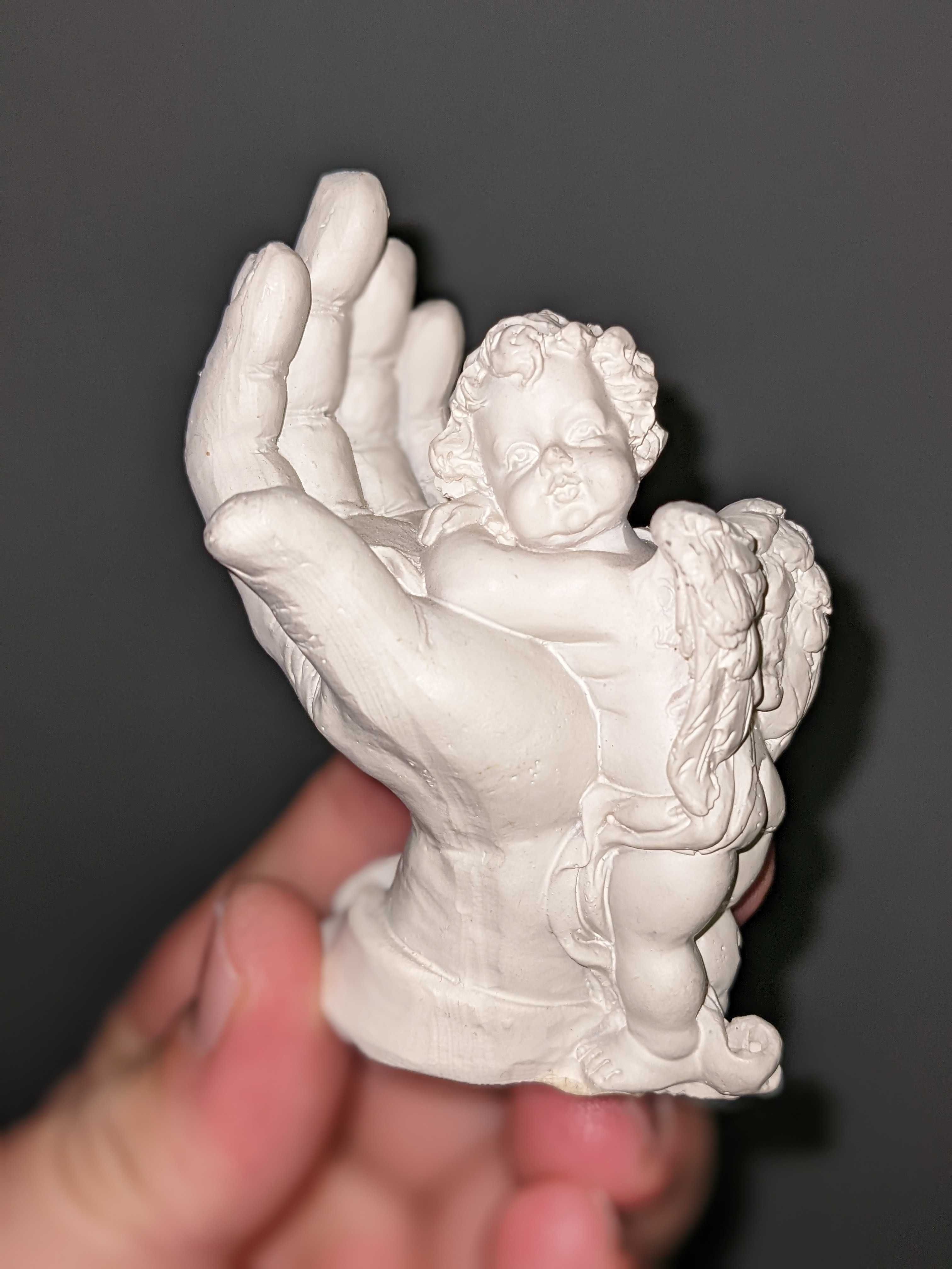 Статуетка Маленький ангел на ладони 10 см керамика Австрия