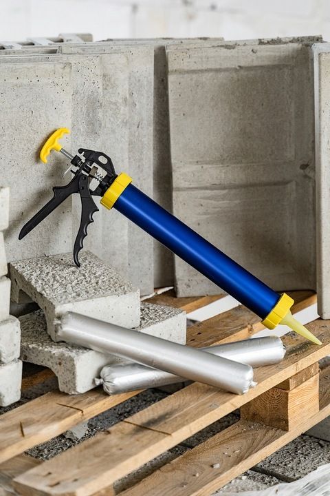 Wyciskacz Pistolet Do Silikonu Fug Kiełbas 600ml Szeroki Tłok Bauhus