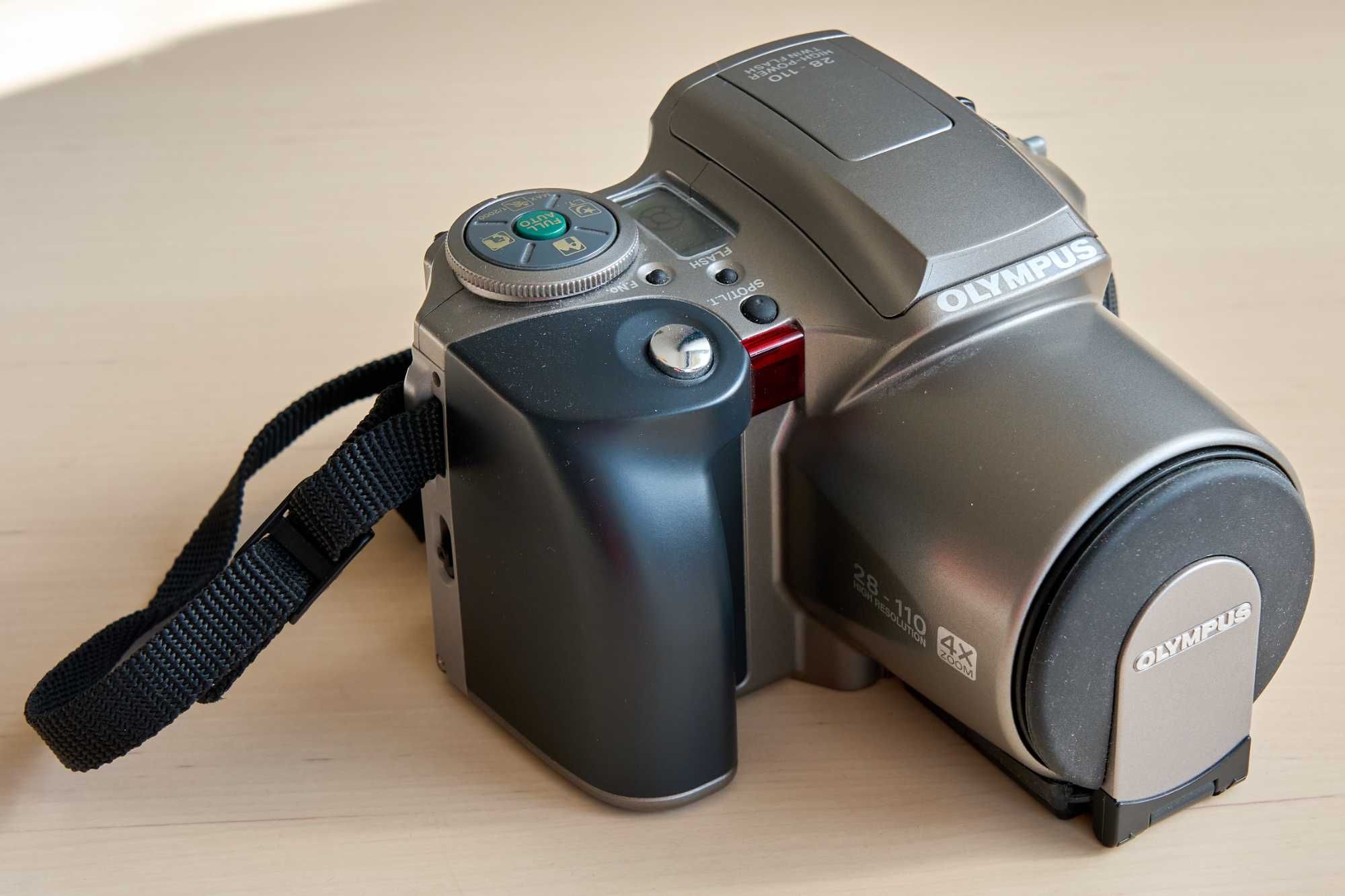 Olympus iS-300 analog - trochę lustrzanka, trochę kompakt, stan bdb