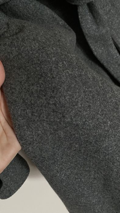 Сіре демісезонне пальто