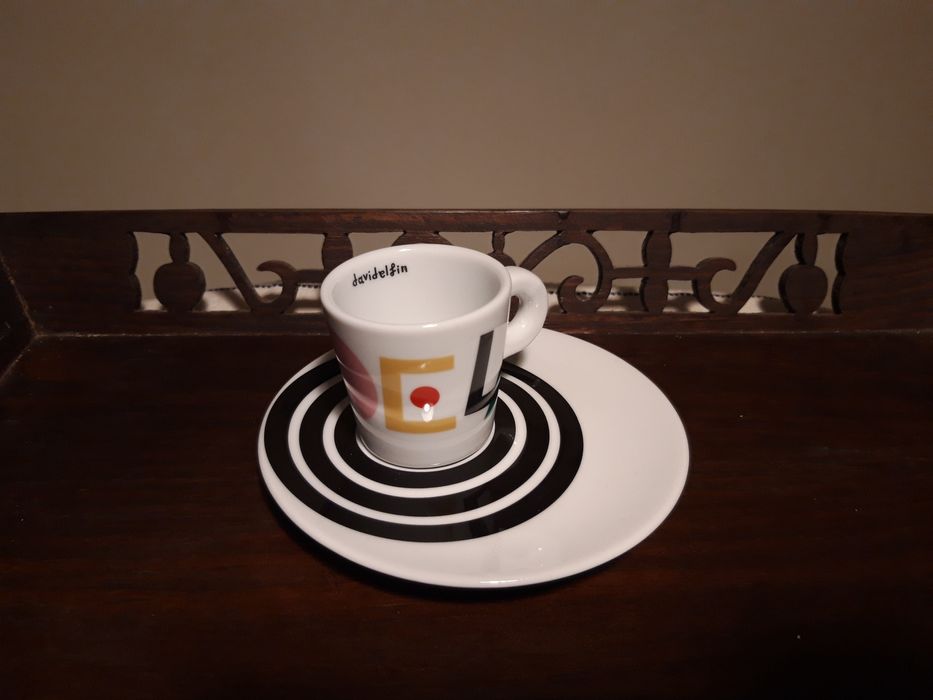 Chávena de café e pires - modelo de David Delfin da Cup & Saucer
