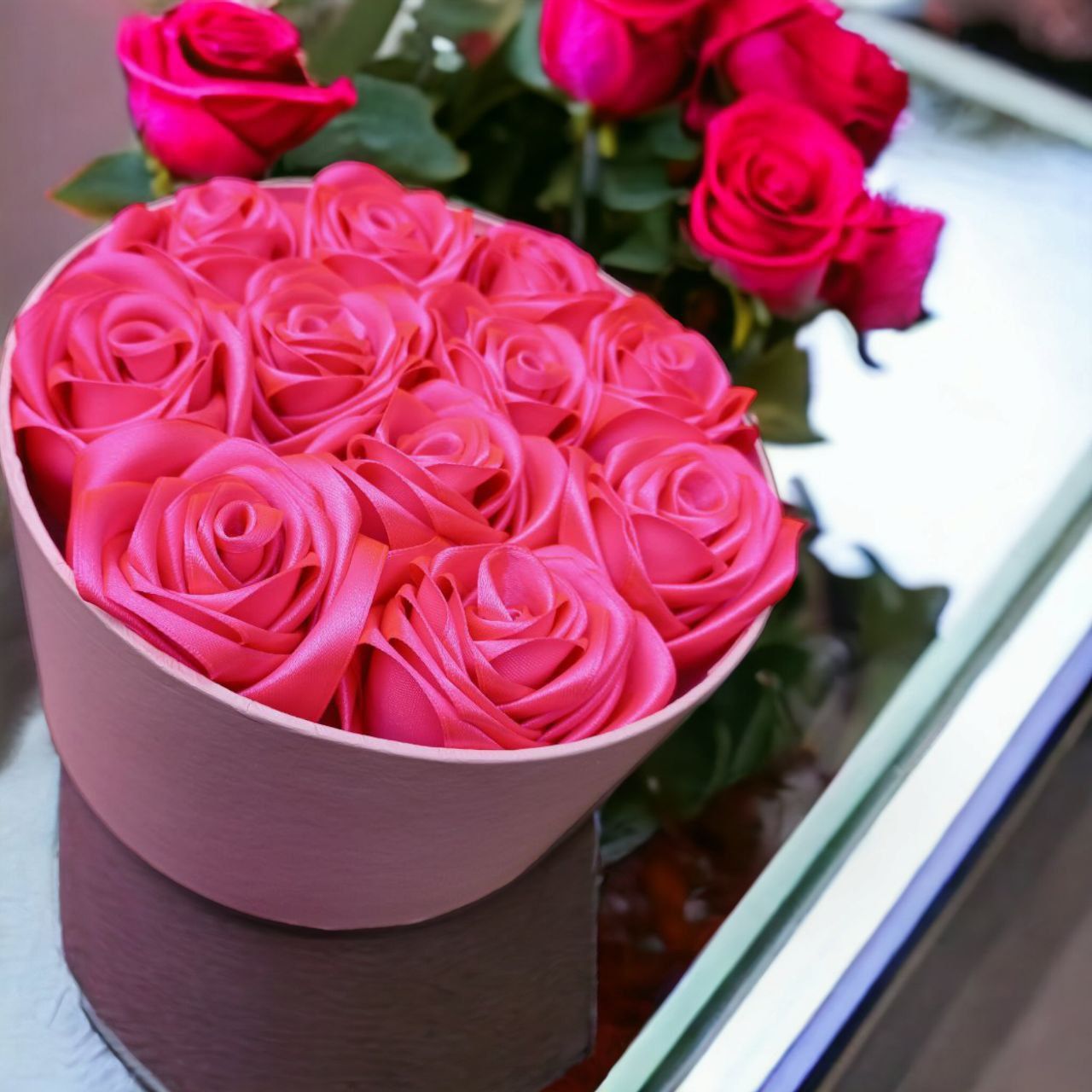 Розы для декора из атласных лент