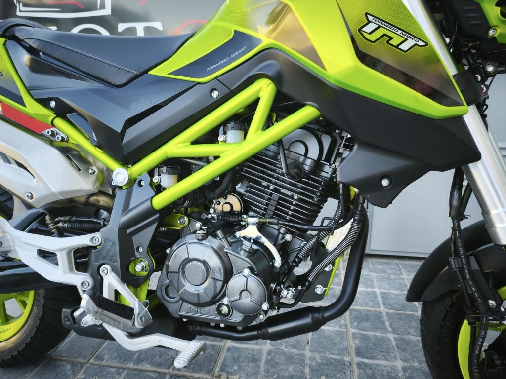 Benelli tnt 125  completamente nova
