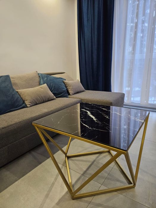 Stolik kawowy glamour czarny blat zlote nogi