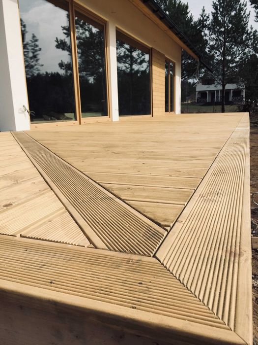 Deski tarasowe modrzew syberyjski 28x150mm ryflowana i gładka deska