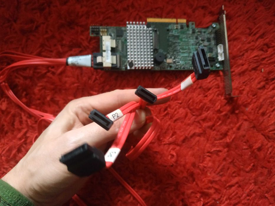 Kontroler RAID LSI MegaRAID 9266-8I 1GB