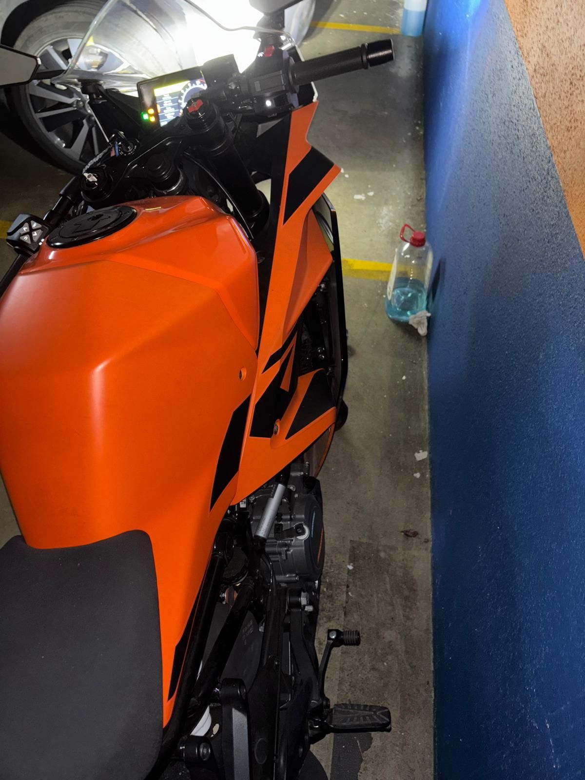 KTM RC 390 de 7/2022 com 1800 km