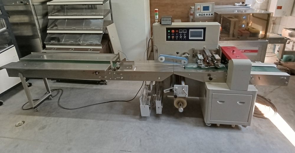 Упаковщик FlowPack. Горизонтальна пакувальна машина. Флоупак