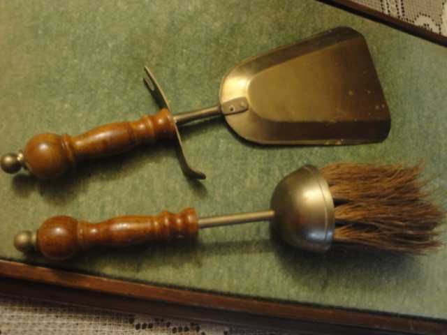 Stary komplet do zbierania okruchów mosiądz i drewno.