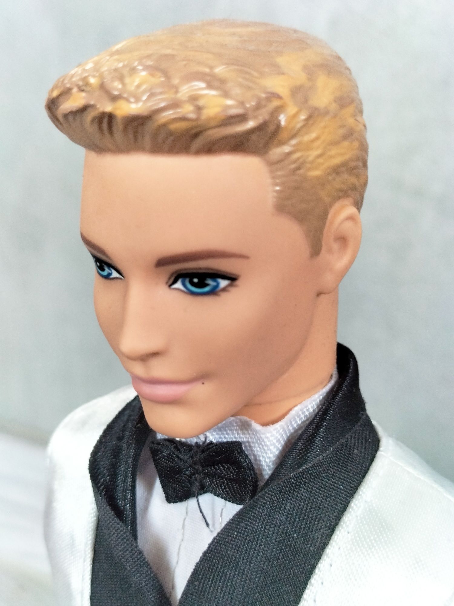 Lalka Barbie Ken w garniturze ślubnym Mattel 2012  Pan Młody