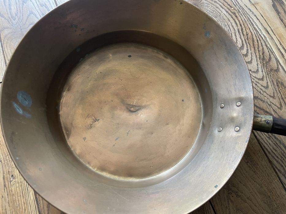 Stara duża mosiężna patelnia do smażenia konfitur