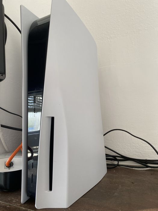 PS5 1TB c 2 Comandos e Jogos