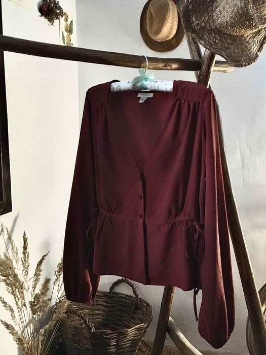 Блуза бордового кольору