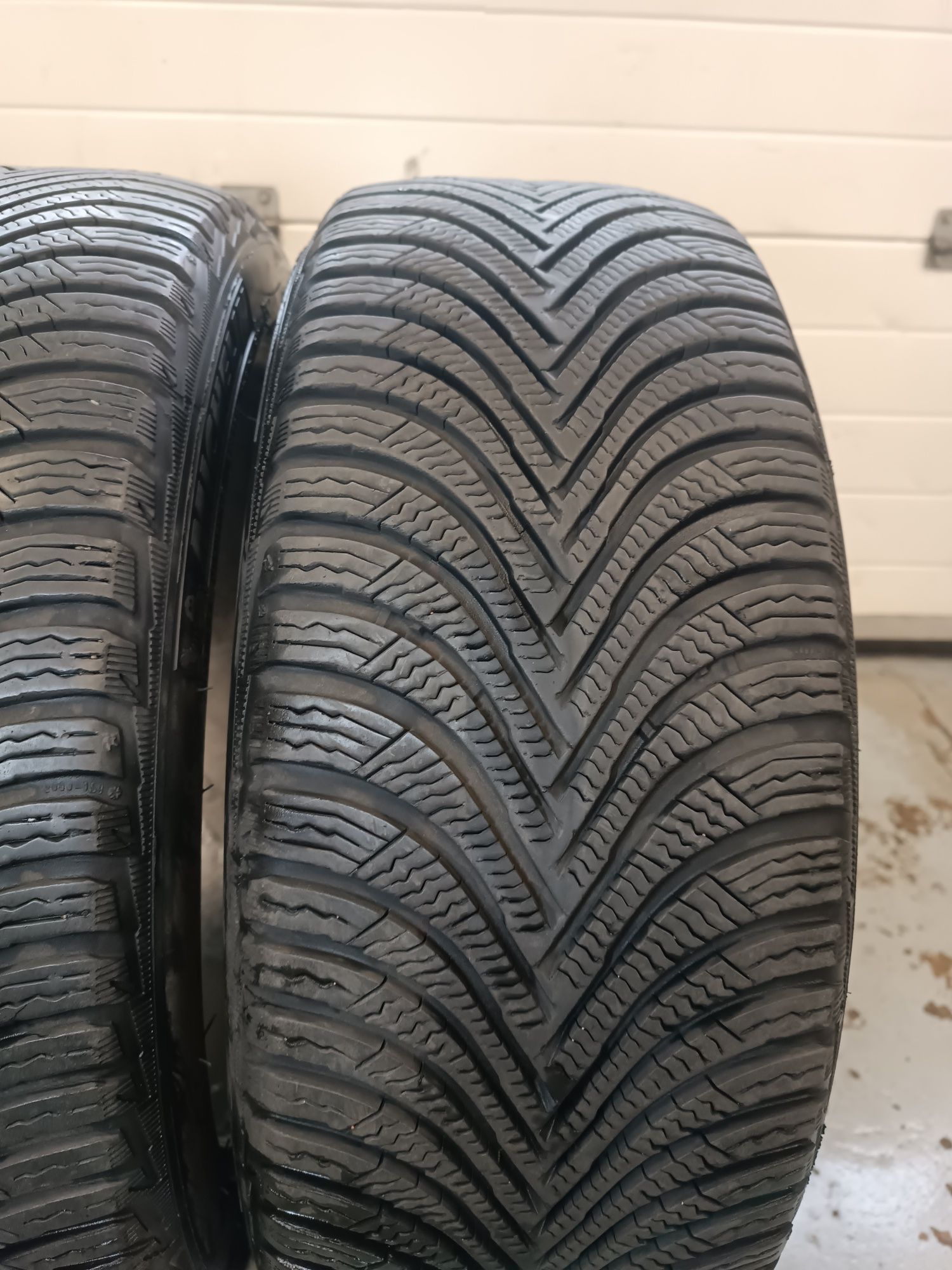205/45R17 Michelin Alpin 5