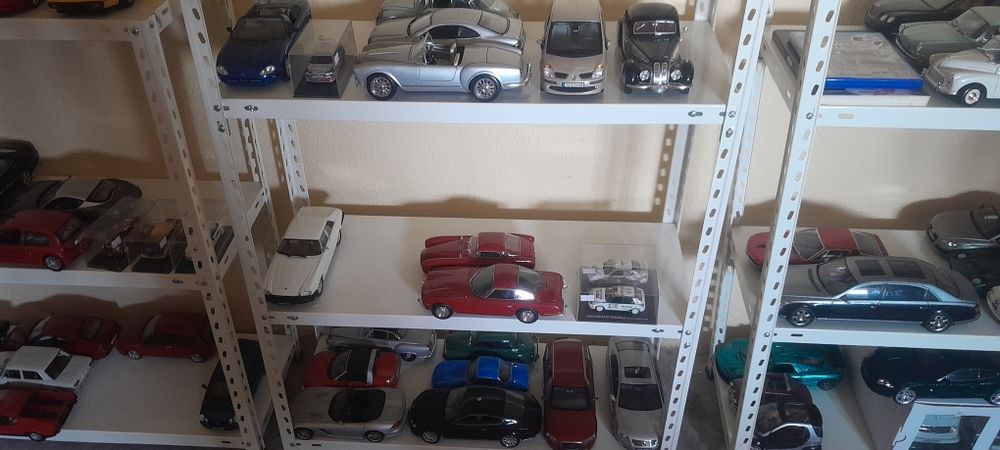 Mais de 100 Miniaturas 1/18 e outras escalas