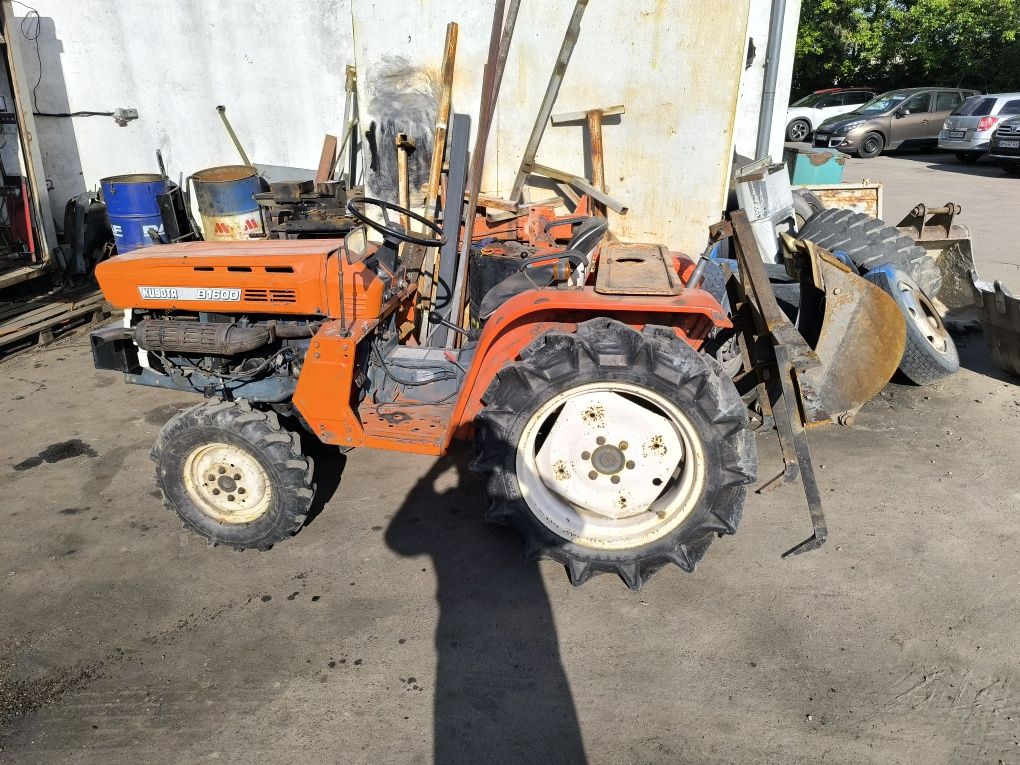 Kubota  B1600 повний привід з навісним