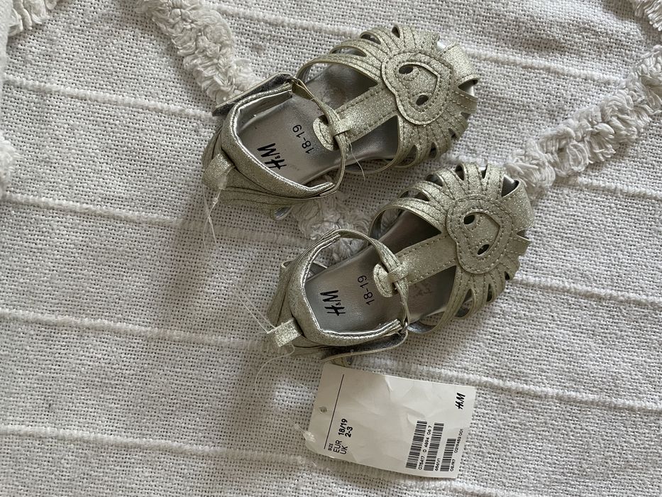 NOWE śliczne srebrne sandałki H&M 18/19; chrzest, lato