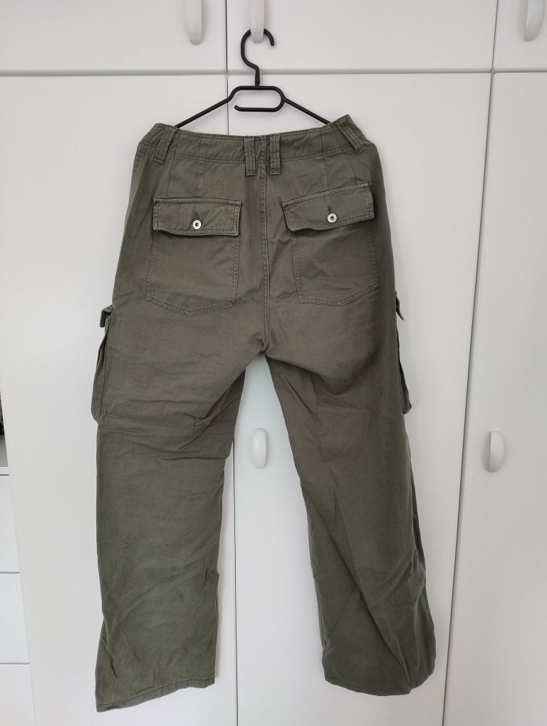 Spodnie cargo khaki Bershka M