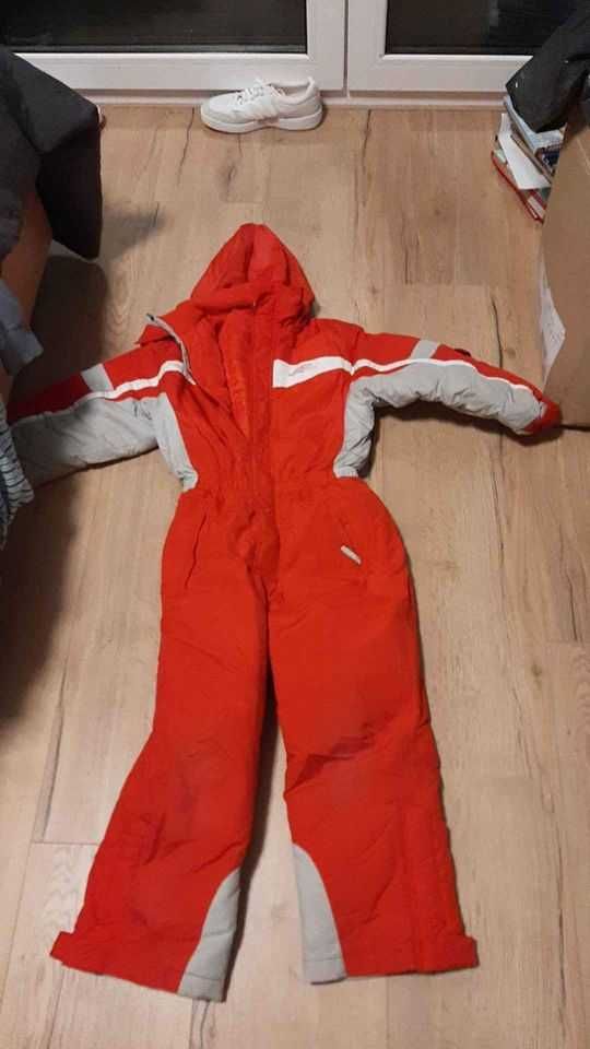 Kombinezon zimowy r 122-128 czerwony
