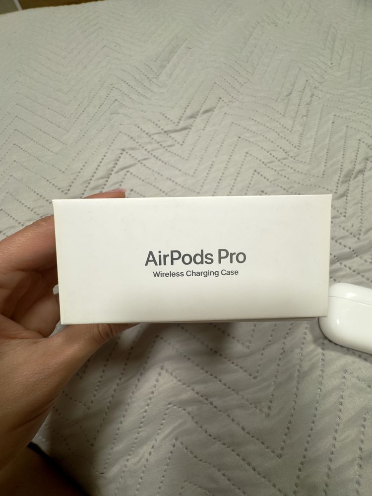 Наушники AirPods Pro A2083 A2084 A2190 оригинал