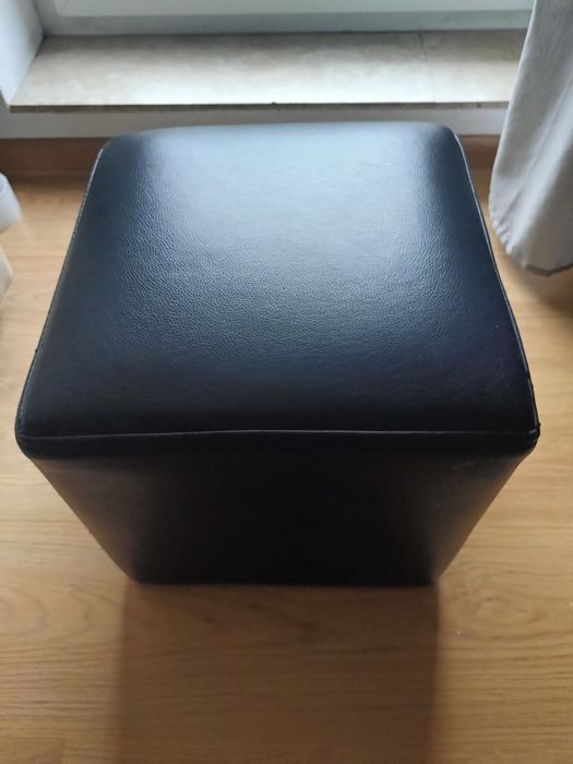 Puf skórzany czarny