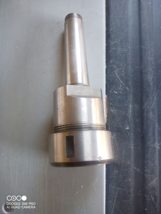 Frezarka uchwyt do frezów i wierteł z koszyczkiem 22