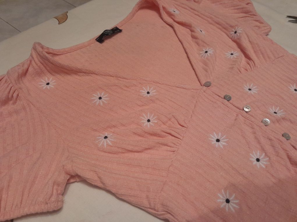 Camisola Rosa com Flores e botões Bershka (L)