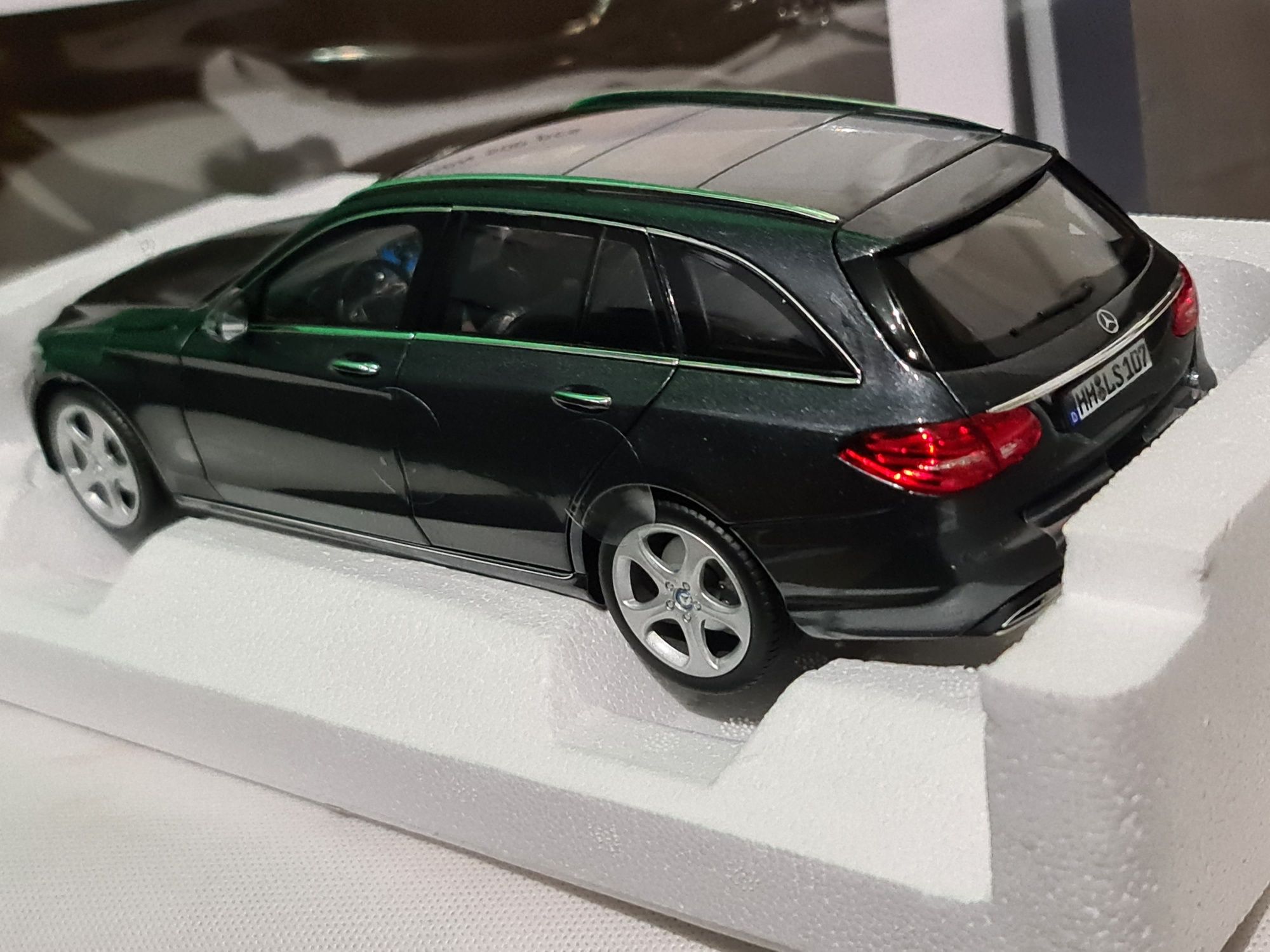 Norev 1:18 Mercedes C Class T Wagon