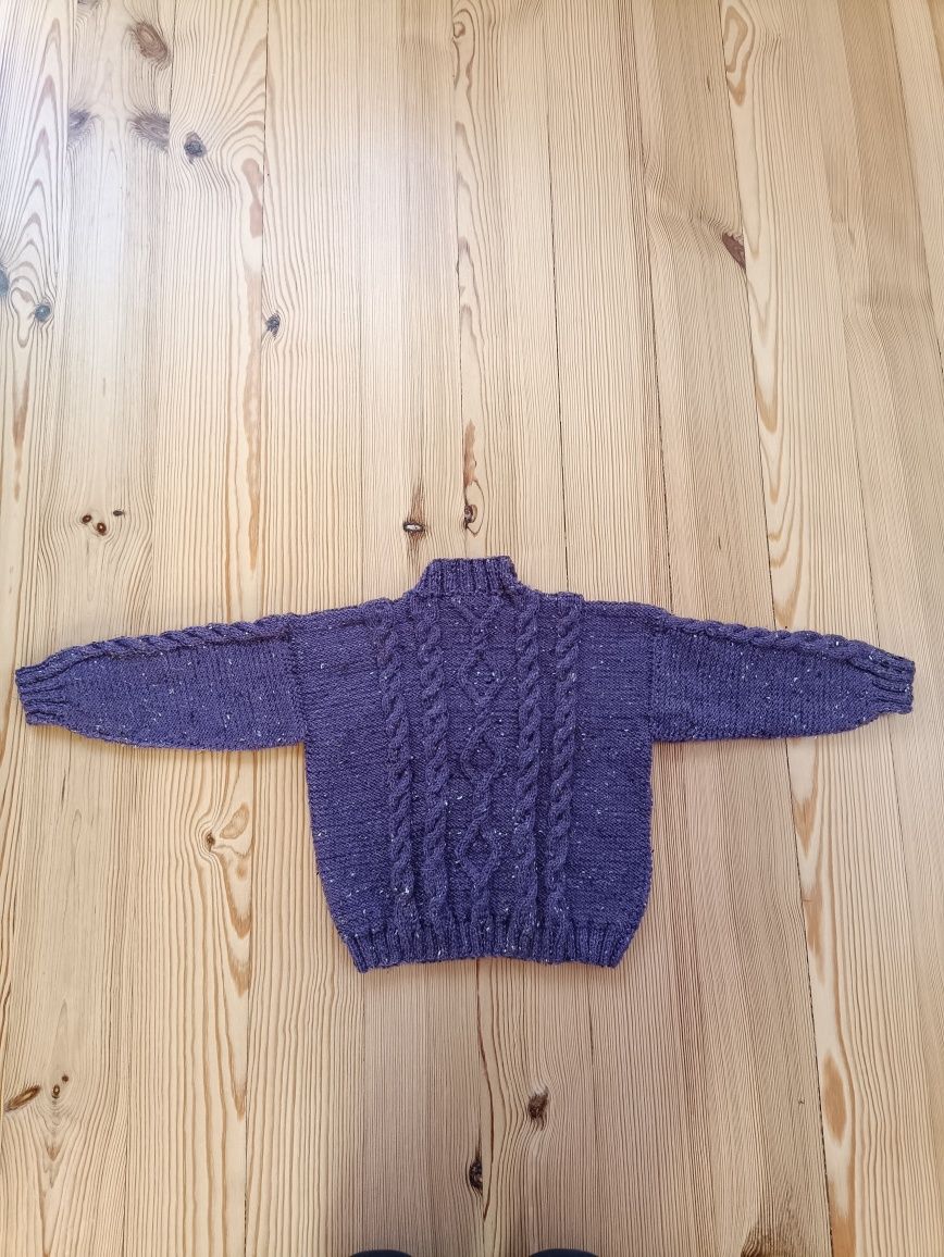 Wełniany sweter dla dziecka