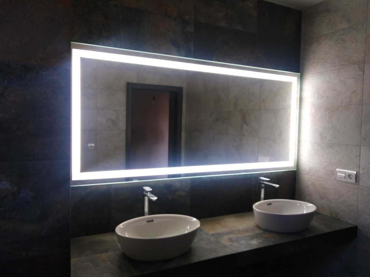 Влагостойкое зеркало в ванную комнату с LED подсветкой.