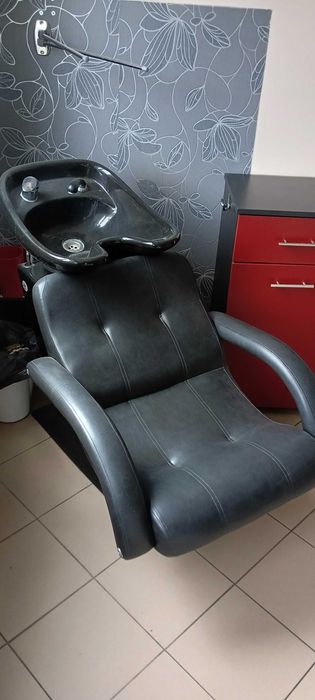 Sprzedam Wyposażenie Salonu Fryzjerskiego Myjnia Fotel Recepcja Lustra
